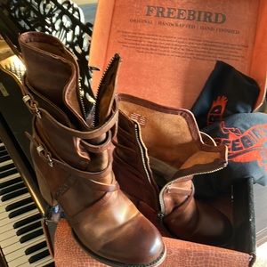 Used Freebird size 10 Baker boots. Only worn a couple of times.